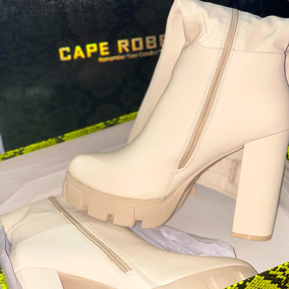 New cape robbin nude knee high boots size 10, 5” block heel boots.